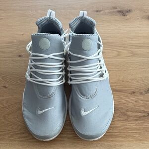 Nike Light Gray Air Presto Sneakers with White Details